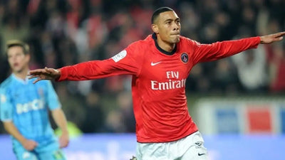 Découvre le maillot du Paris Saint-Germain de la saison 2010-2011, la saison anniversaire