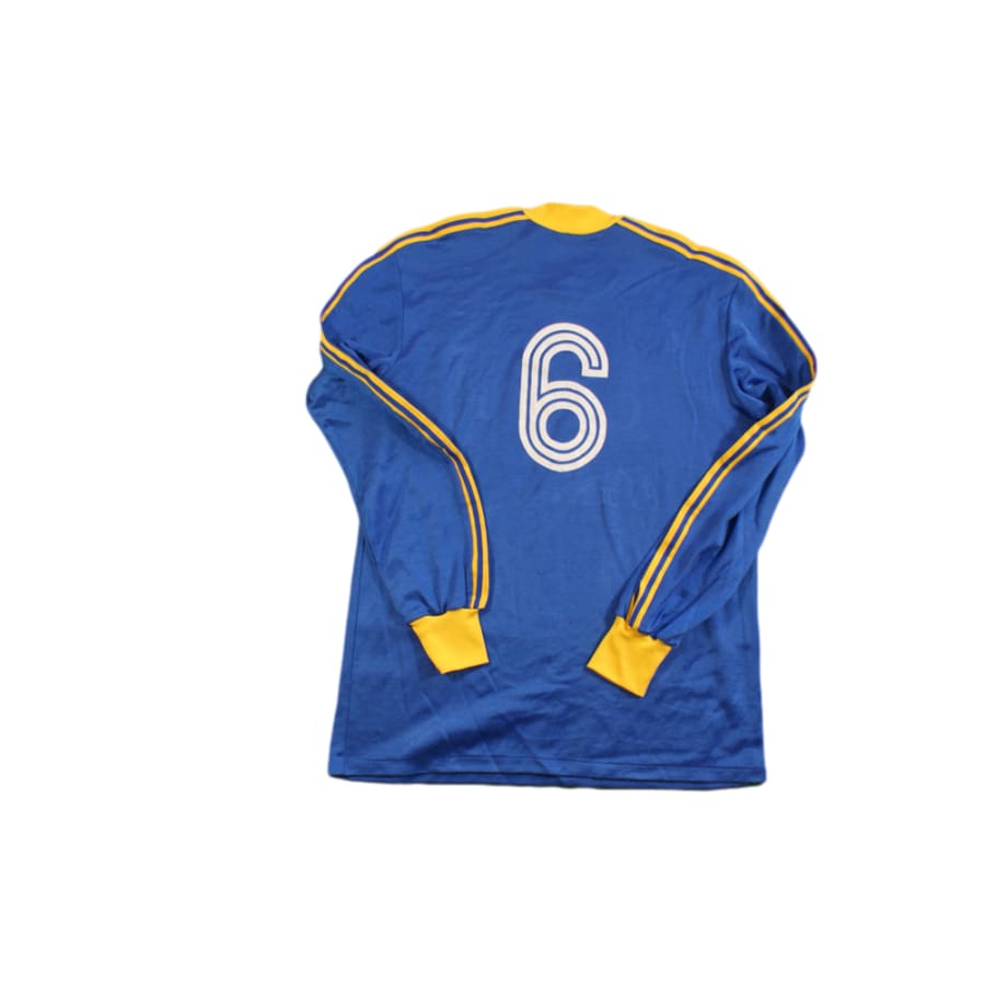 Collectionneur, il vend des maillots de football vintage et du monde entier
